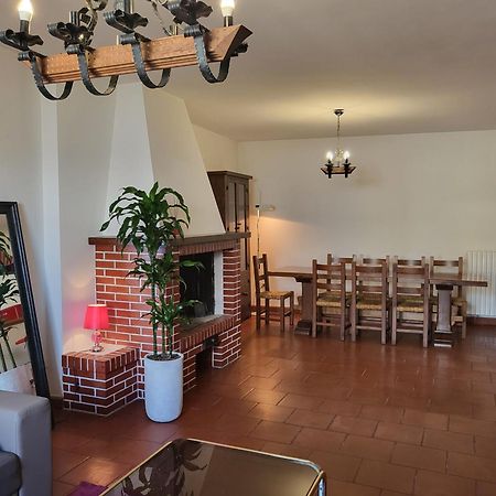 Appartamento Con Camino In Centro Storico Bevagna Exterior foto