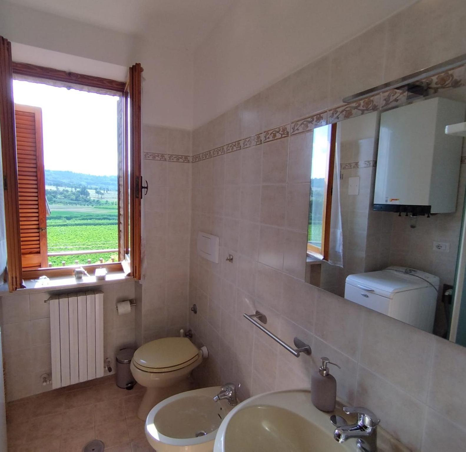 Appartamento Con Camino In Centro Storico Bevagna Exterior foto